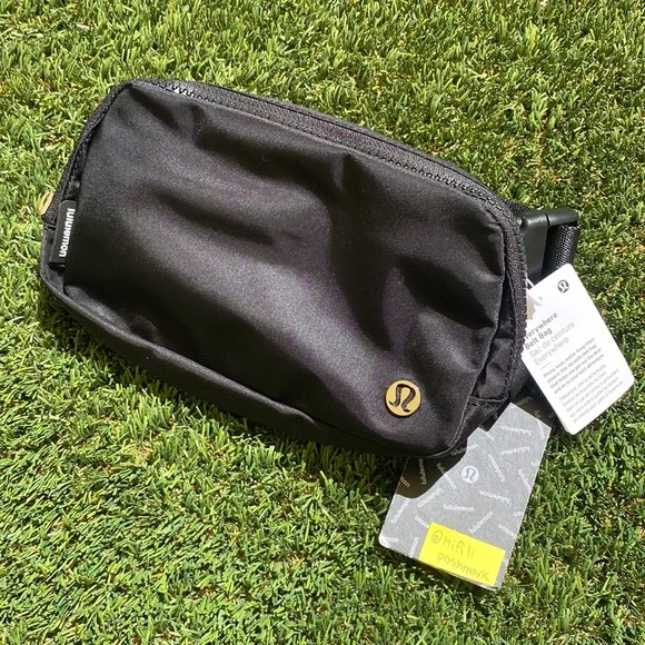 NWT Lululemon everywhere belt bag black 1L extended strap new 🖤 - Picture 1 of 4